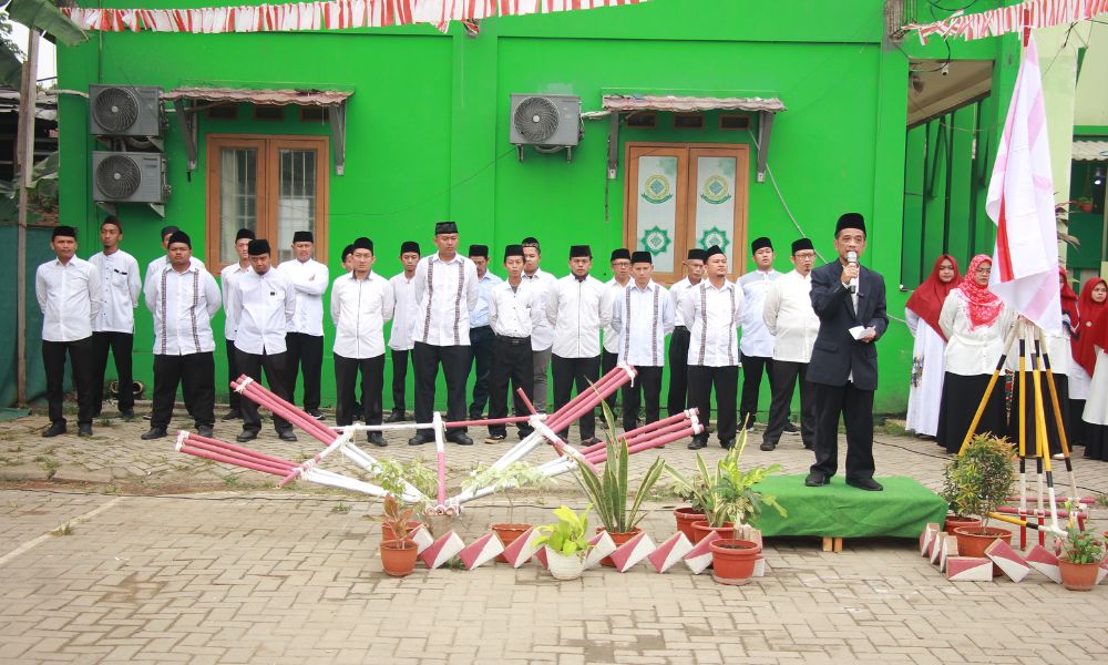 Kegiatan Upacara Bendera foto 1
